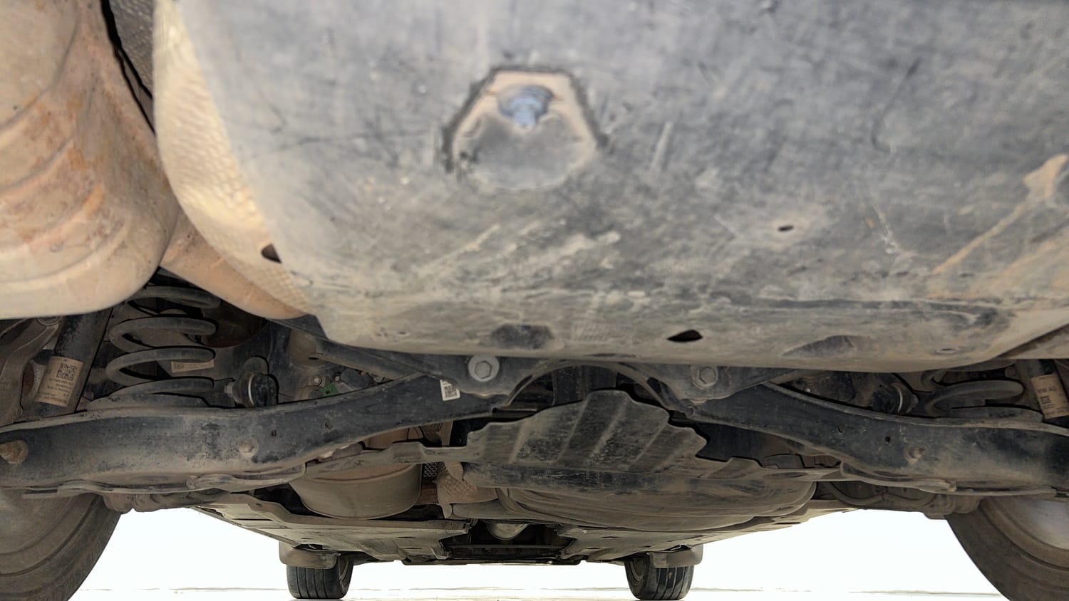 Used 2018 Skoda Superb Style TSI AT Petrol Automatic extra REAR UNDERBODY VIEW (TAKEN FROM REAR)