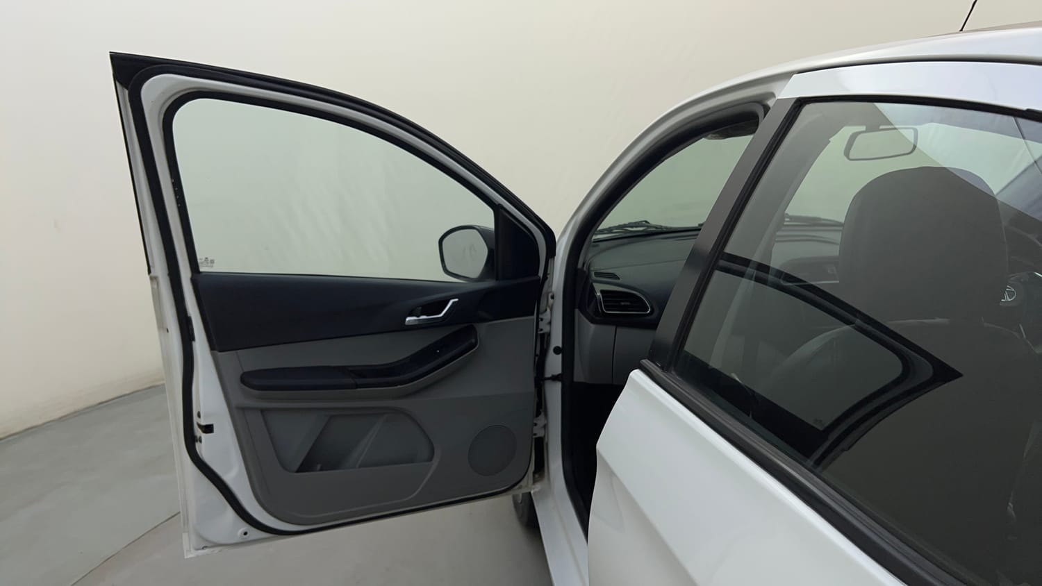 Used 2020 Tata Tiago XZA Plus Dual Tone Petrol Automatic interior LEFT FRONT DOOR OPEN VIEW