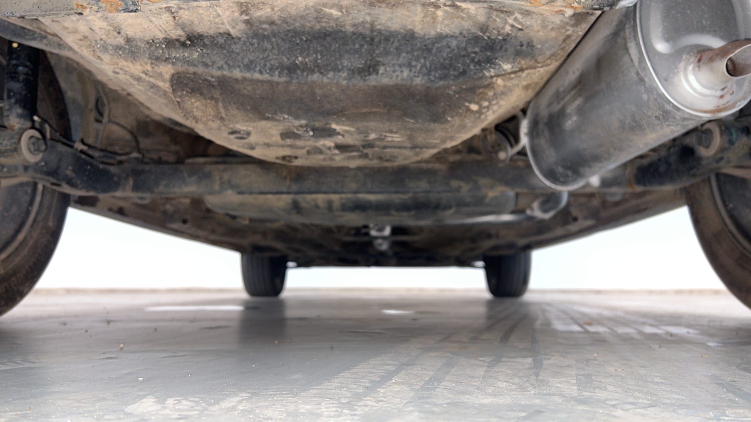 Used 2020 Tata Tiago XT Petrol Manual extra REAR UNDERBODY VIEW (TAKEN FROM REAR)