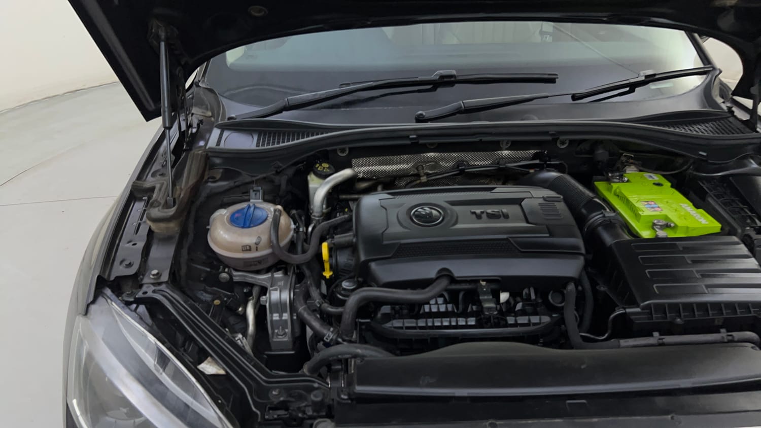 Used 2018 Skoda Superb Style TSI AT Petrol Automatic engine ENGINE RIGHT SIDE HINGE & APRON VIEW