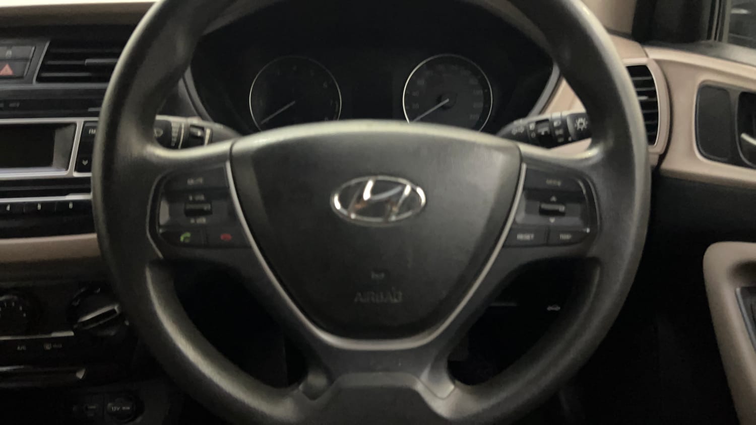 Used 2018 Hyundai Elite i20 Sportz 1.2 Petrol Manual top_features Airbags