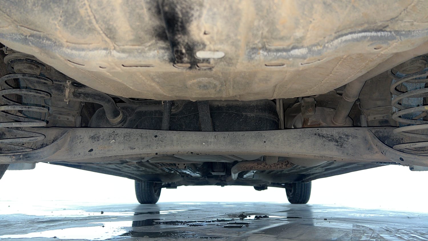 Used 2020 Honda Amaze 1.2 S MT Petrol Petrol Manual extra REAR UNDERBODY VIEW (TAKEN FROM REAR)
