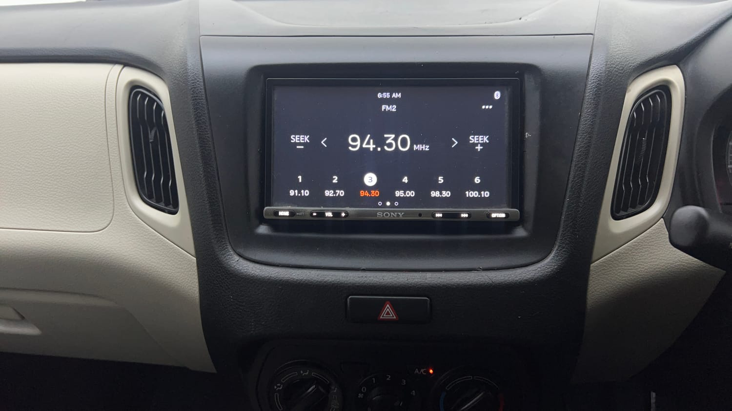 Used 2020 Maruti Suzuki Wagon R VXi 1.2 Petrol Manual top_features Integrated (in-dash) music system