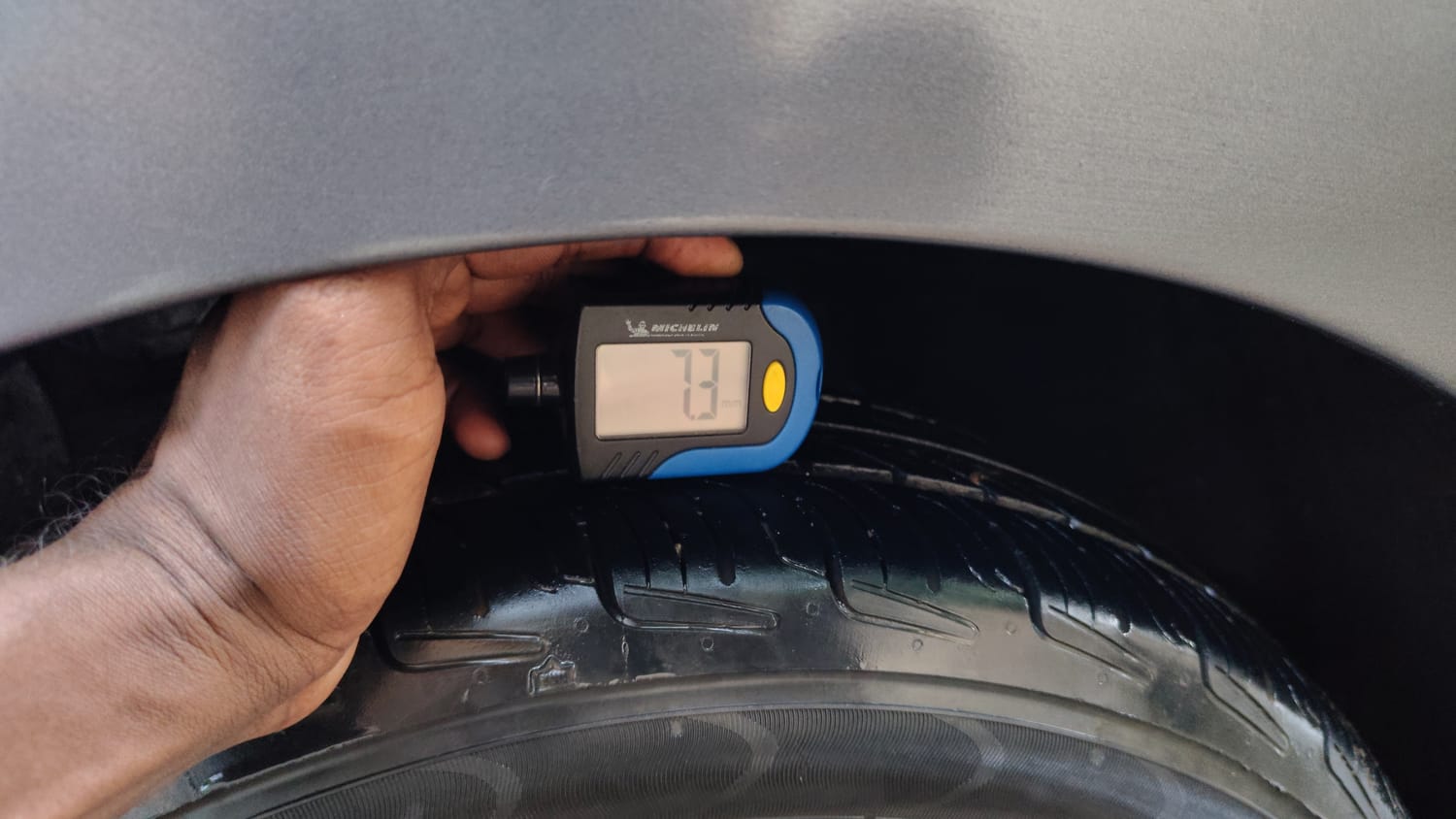 Used 2017 Hyundai Grand i10 Sportz (O) 1.2 Kappa VTVT Petrol Manual tyres LEFT FRONT TYRE TREAD VIEW
