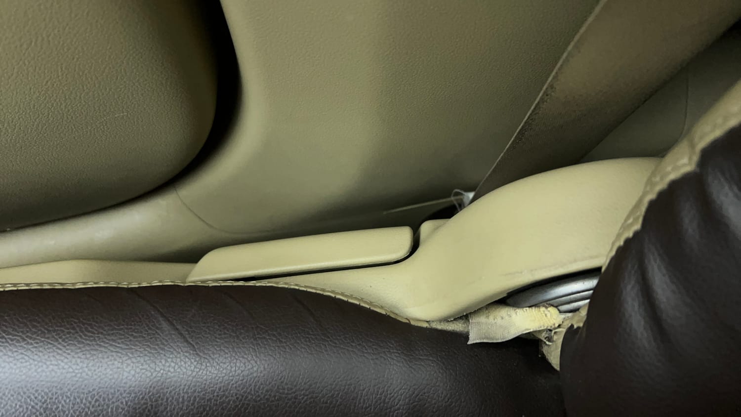 Used 2013 Honda Brio S MT Petrol Manual top_features Driver height adjustable seat