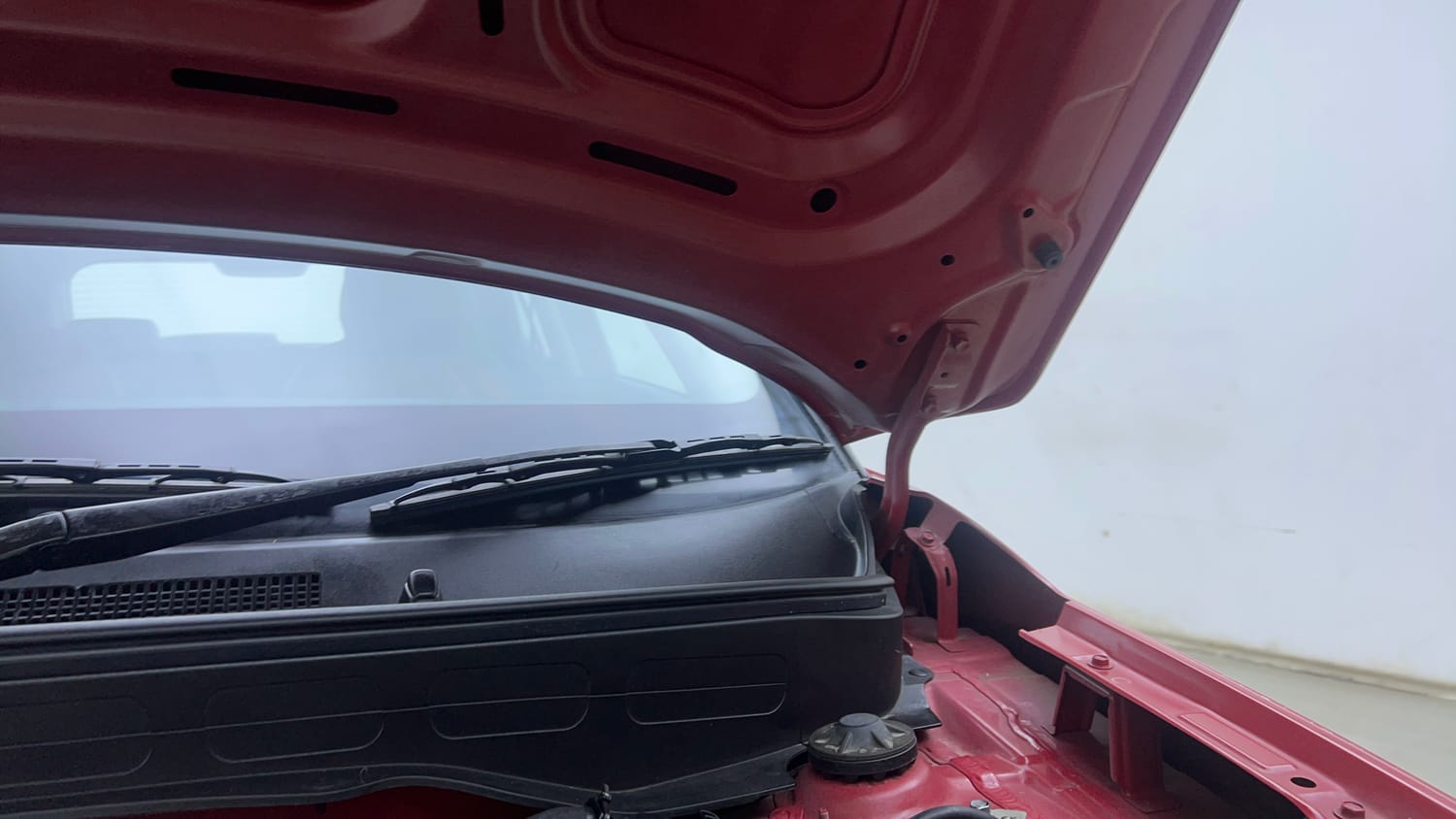 Used 2022 Hyundai Venue SX (O) 1.5 CRDi Diesel Manual engine ENGINE LEFT SIDE HINGE & APRON VIEW