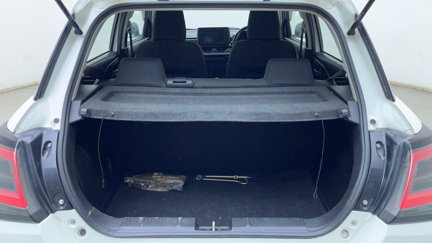 Used 2025 Maruti Suzuki Swift VXi (O) AMT Petrol Automatic interior DICKY INSIDE VIEW