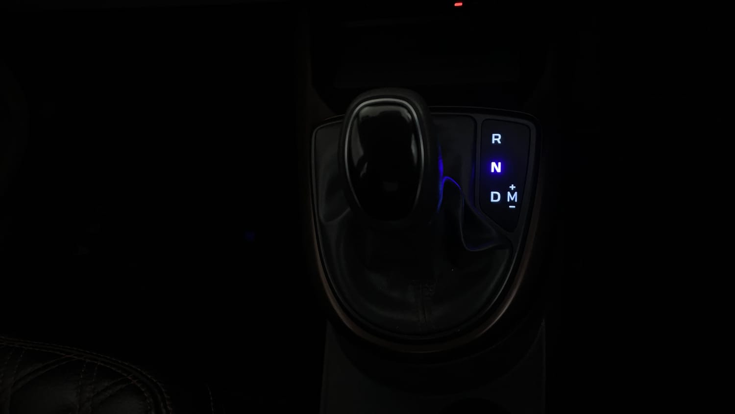 Used 2020 Hyundai Aura SX Plus 1.2 AMT Petrol Petrol Automatic interior GEAR  KNOB VIEW