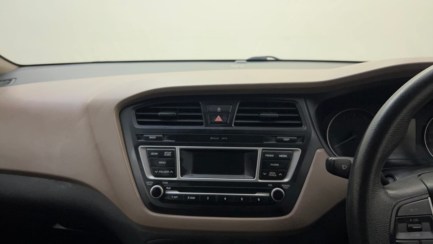 Used 2018 Hyundai Elite i20 Sportz 1.2 Petrol Manual top_features Integrated (in-dash) music system
