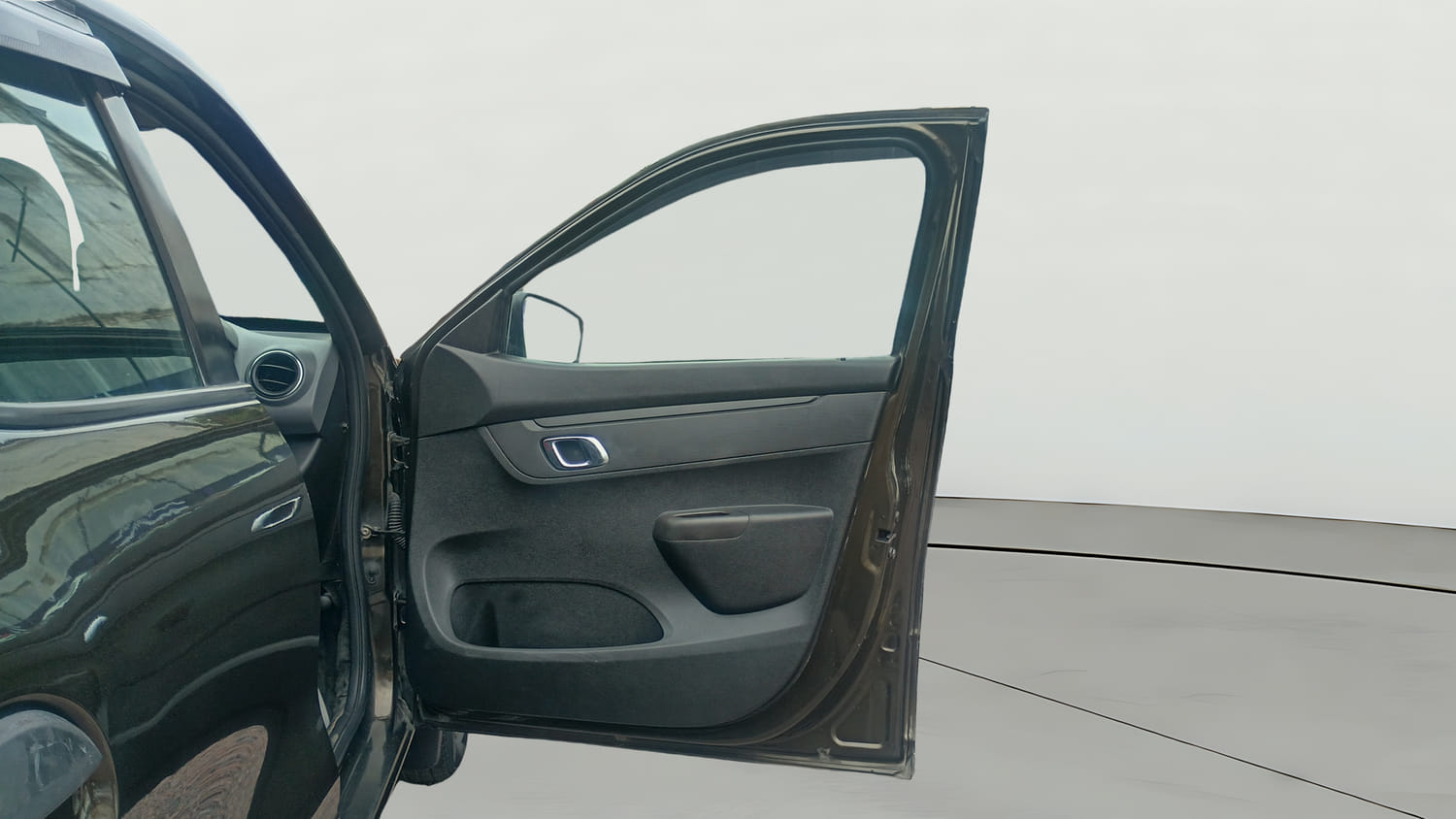 Used 2019 Renault Kwid RXT Opt Petrol Manual interior RIGHT FRONT DOOR OPEN VIEW