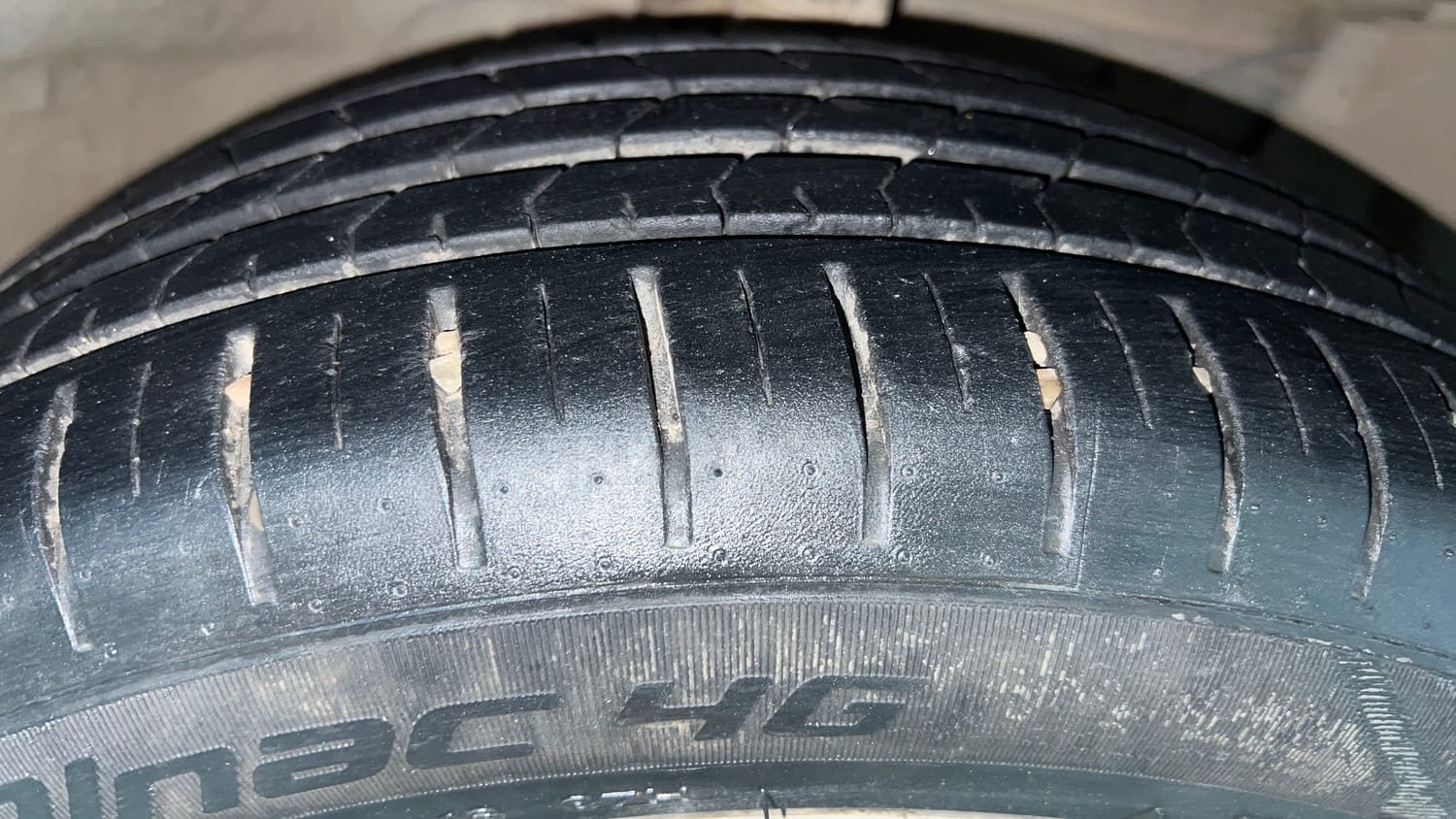 Used 2020 Maruti Suzuki Ciaz Alpha Hybrid 1.5 Petrol Manual tyres RIGHT FRONT TYRE TREAD VIEW