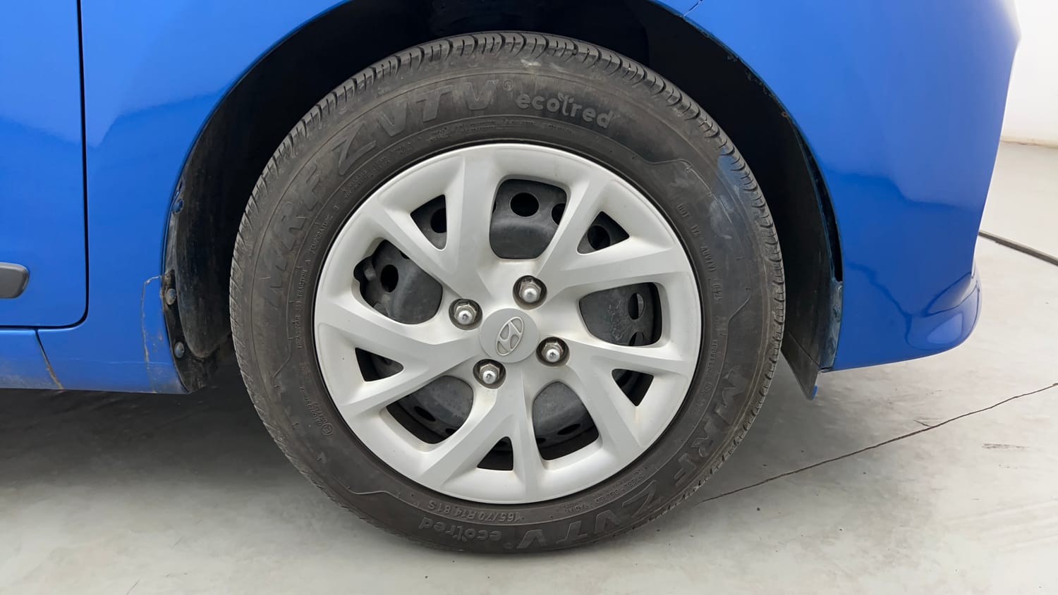 Used 2019 Hyundai Grand i10 Magna 1.2 Kappa VTVT Petrol Manual tyres RIGHT FRONT TYRE RIM VIEW