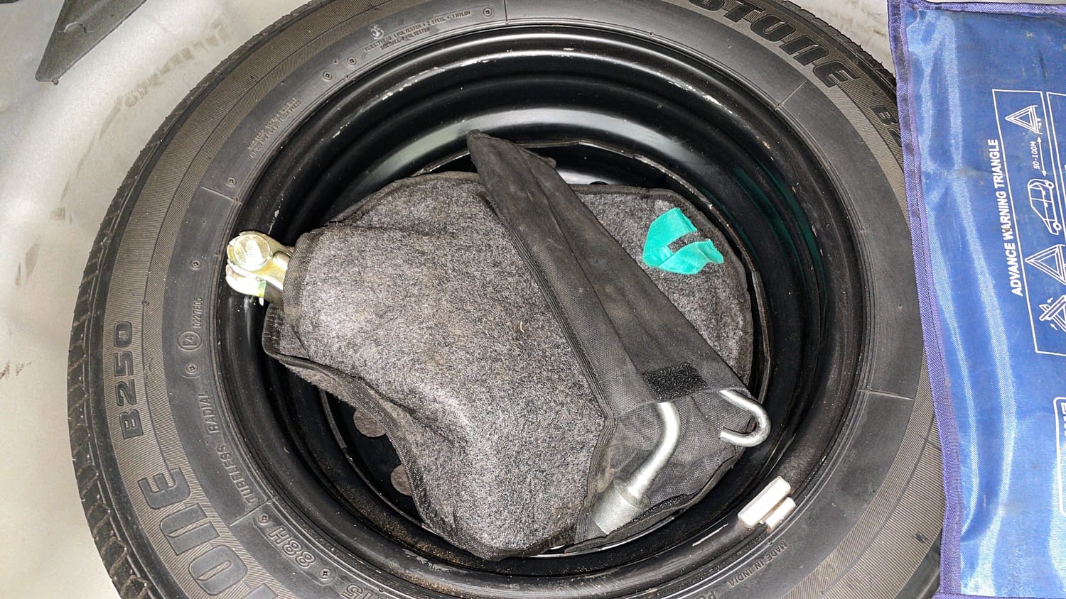 Used 2017 Hyundai Elite i20 Asta 1.2 Petrol Manual tyres SPARE TYRE VIEW