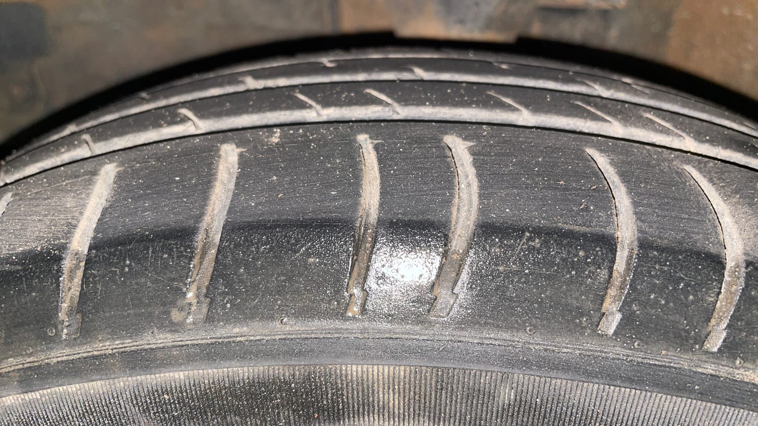 Used 2013 Hyundai i10 Magna 1.2 Kappa2 Petrol Manual tyres LEFT FRONT TYRE TREAD VIEW