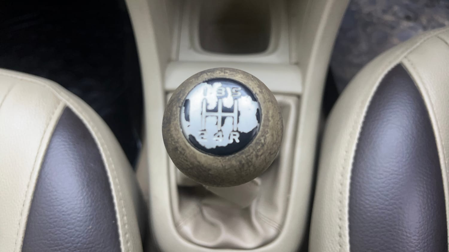 Used 2017 Maruti Suzuki Swift Dzire VDI Diesel Manual interior GEAR  KNOB VIEW