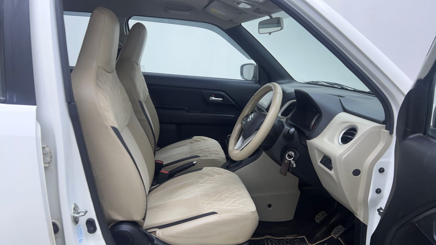 Used 2020 Maruti Suzuki Wagon R ZXi 1.2 Petrol Manual interior RIGHT SIDE FRONT DOOR CABIN VIEW