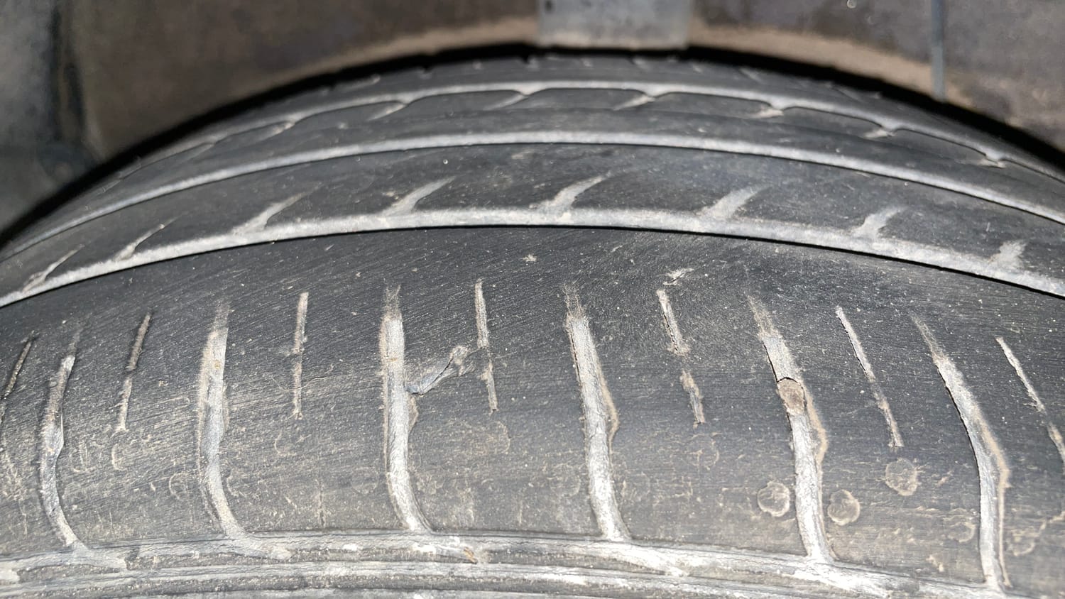 Used 2020 Hyundai Aura SX Plus 1.2 AMT Petrol Petrol Automatic tyres RIGHT REAR TYRE TREAD VIEW
