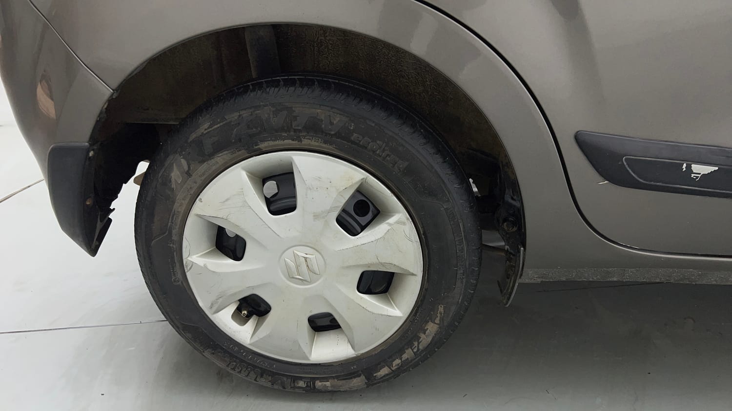Used 2023 Maruti Suzuki Wagon R VXI 1.0 Petrol Manual tyres RIGHT REAR TYRE RIM VIEW