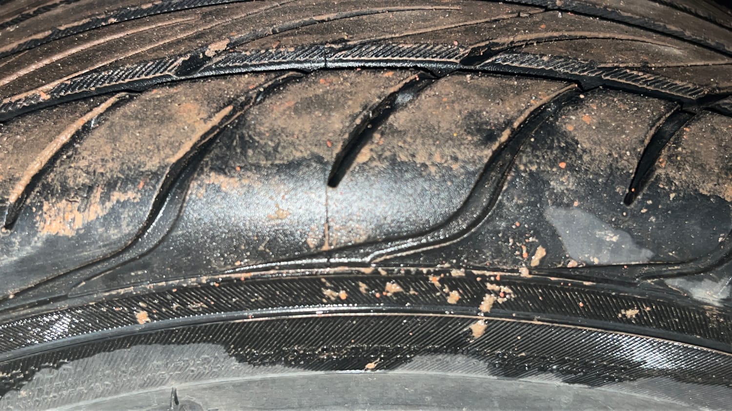 Used 2019 Ford Figo Aspire Titanium Plus 1.2 Ti-VCT Petrol Manual tyres RIGHT FRONT TYRE TREAD VIEW