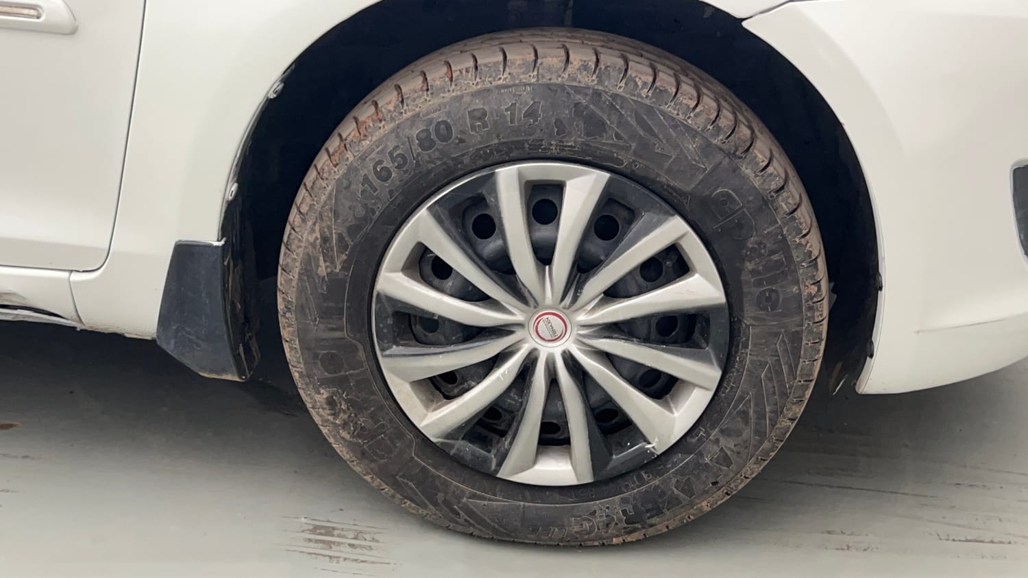 Used 2013 Maruti Suzuki Swift VXi Petrol Manual tyres LEFT FRONT TYRE RIM VIEW