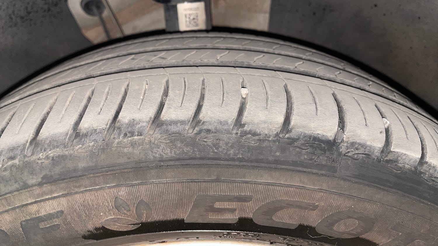 Used 2023 Volkswagen Virtus Highline 1.0 TSI MT Petrol Manual tyres RIGHT FRONT TYRE TREAD VIEW