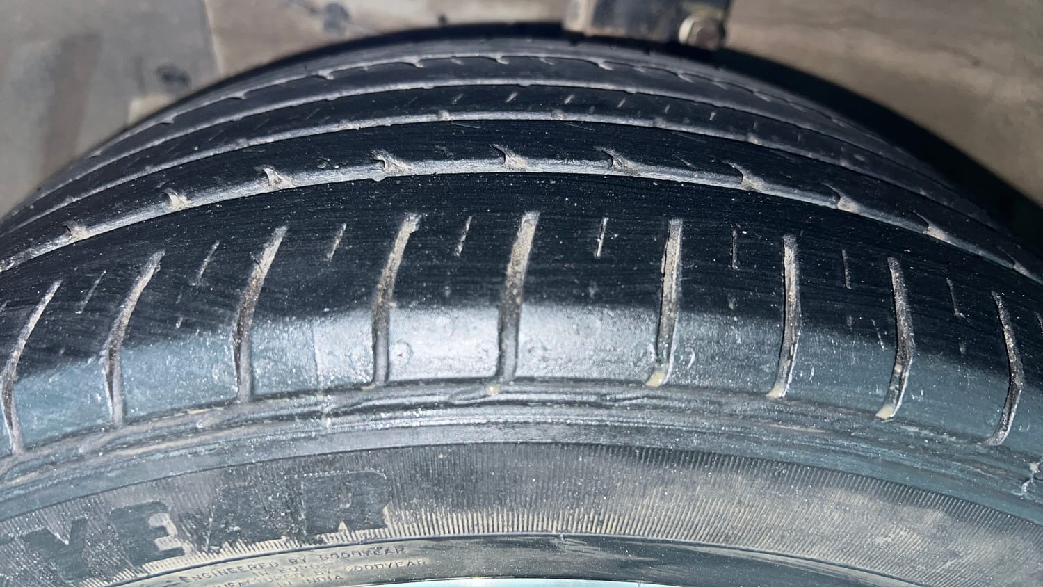 Used 2022 Maruti Suzuki Ciaz Alpha 1.5 AT Petrol Automatic tyres LEFT FRONT TYRE TREAD VIEW