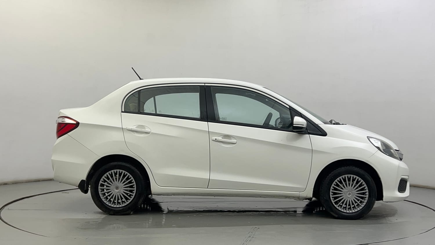 Used 2016 Honda Amaze 1.2 SX i-VTEC Petrol Manual exterior RIGHT SIDE VIEW