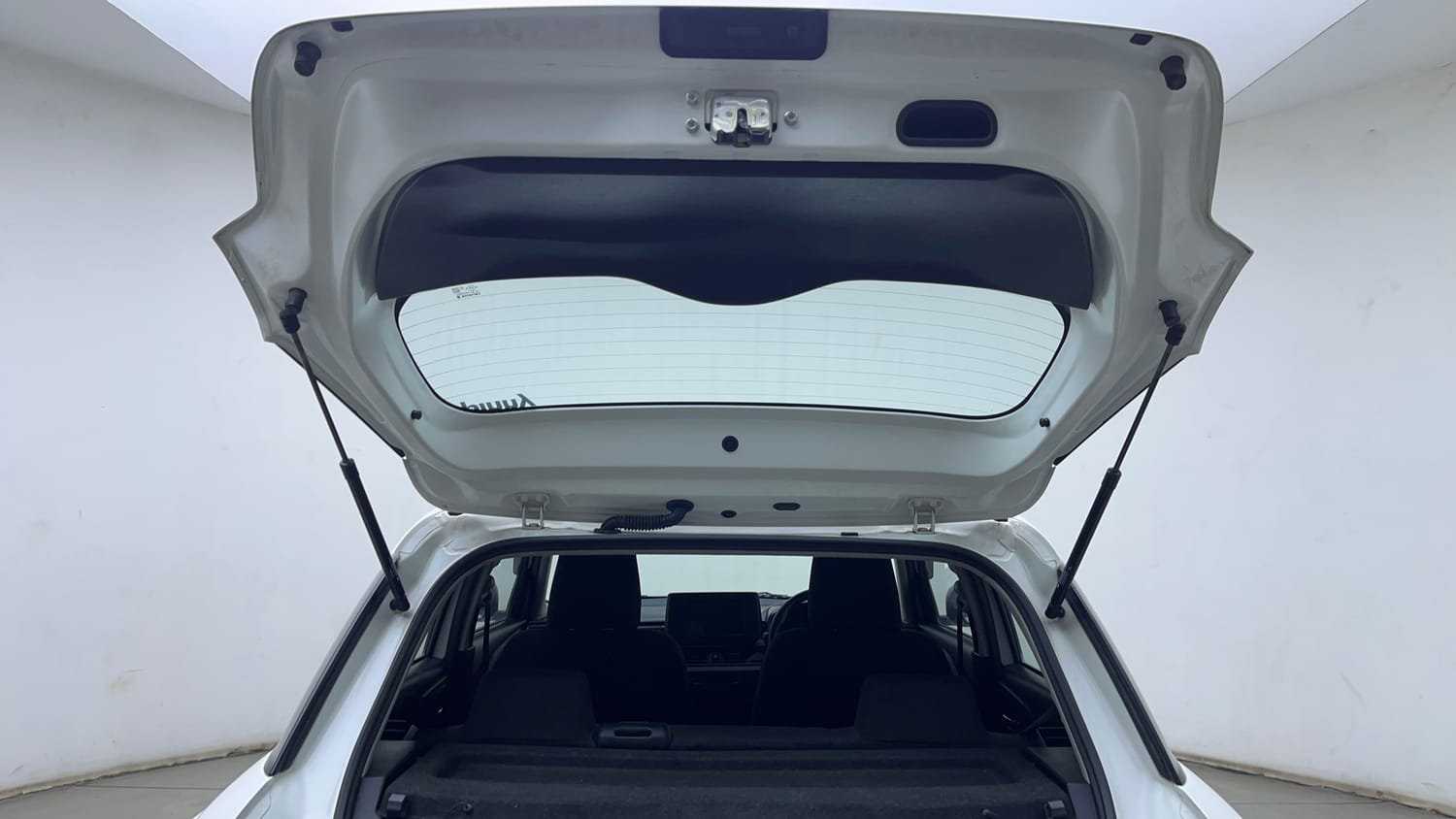 Used 2025 Maruti Suzuki Swift VXi (O) AMT Petrol Automatic interior DICKY DOOR OPEN VIEW
