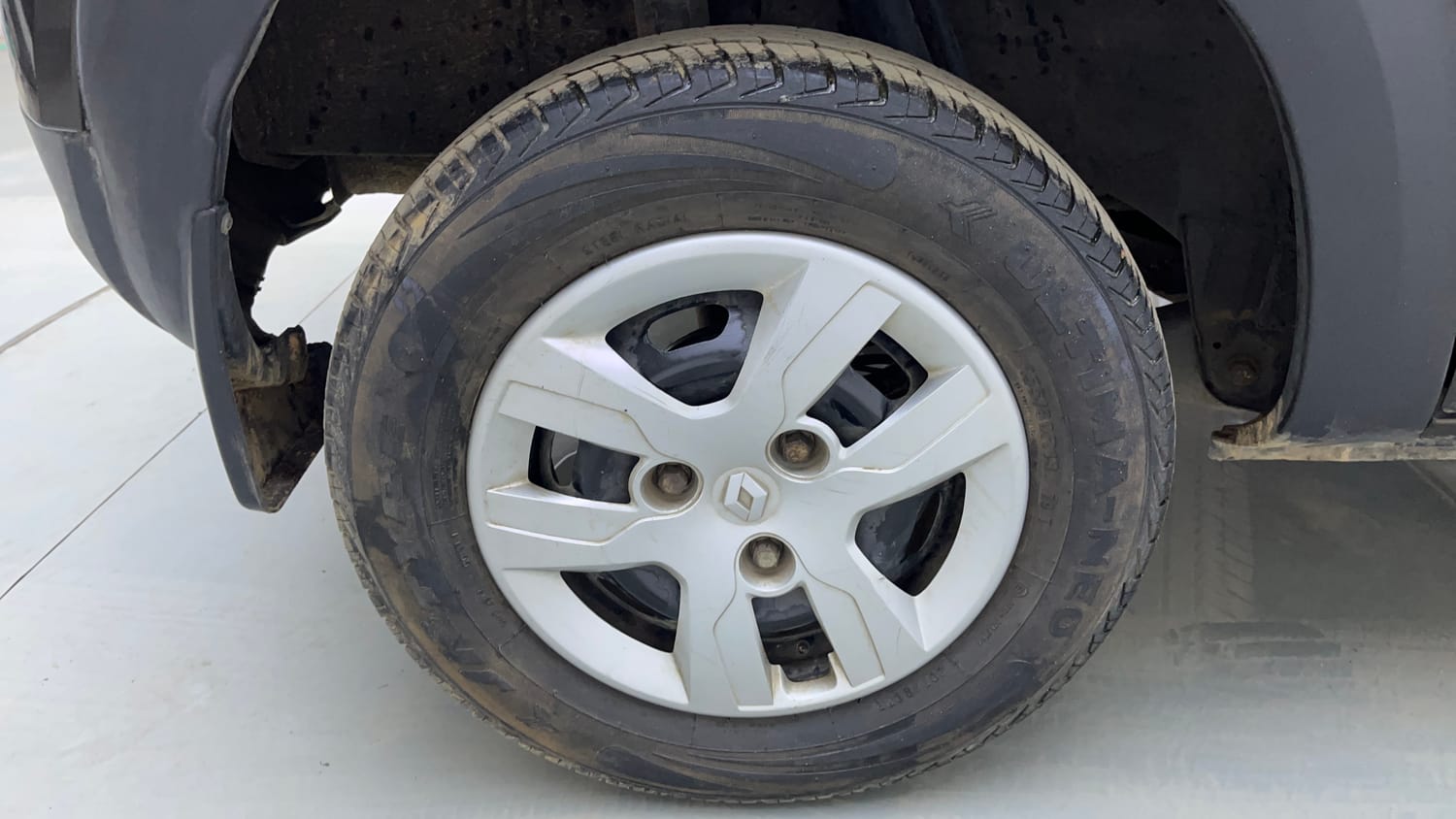 Used 2015 Renault Kwid RXT Petrol Manual tyres RIGHT REAR TYRE RIM VIEW