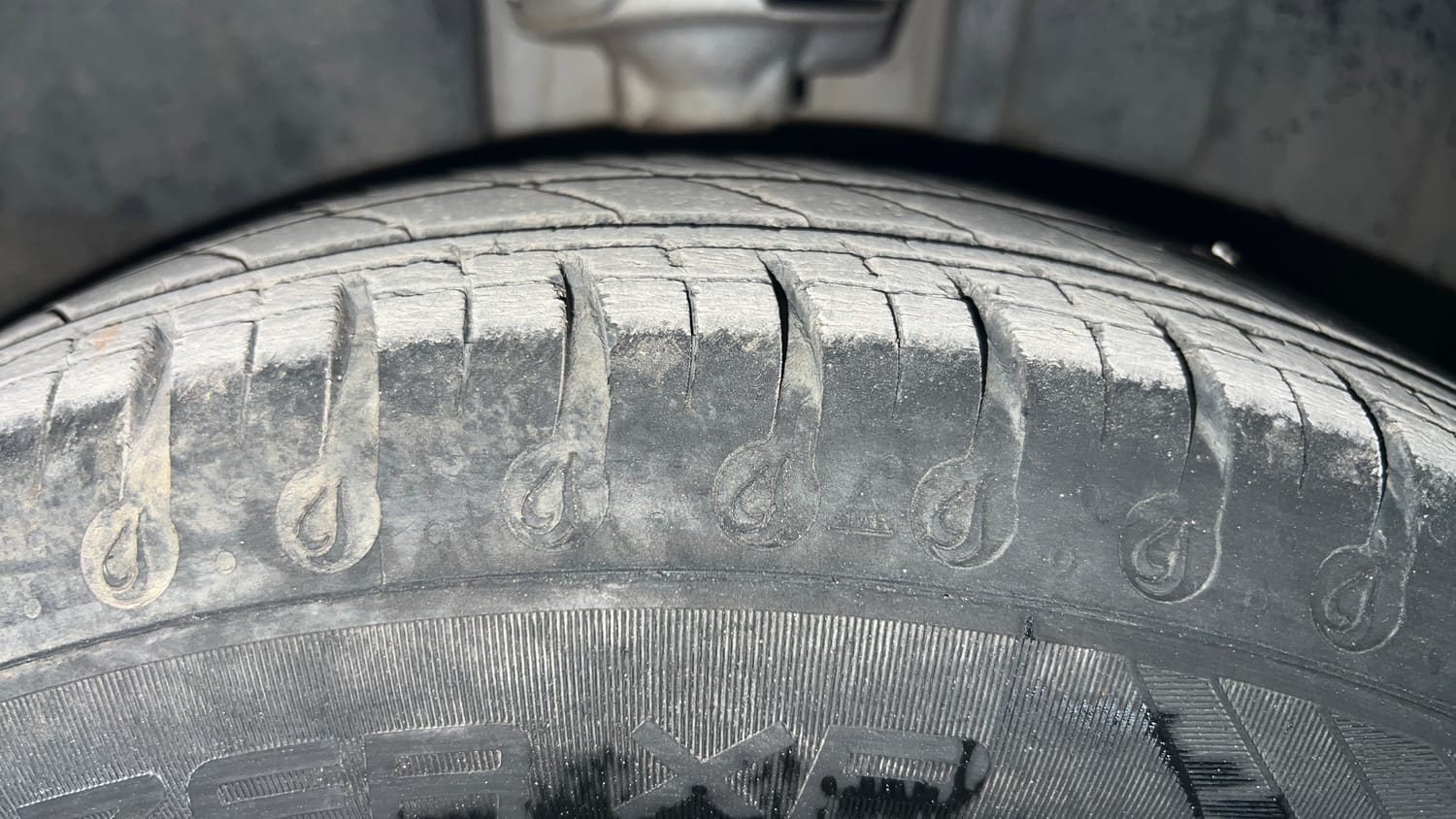 Used 2021 Datsun Redi-GO T(O) 1.0 AMT Petrol Automatic tyres RIGHT FRONT TYRE TREAD VIEW