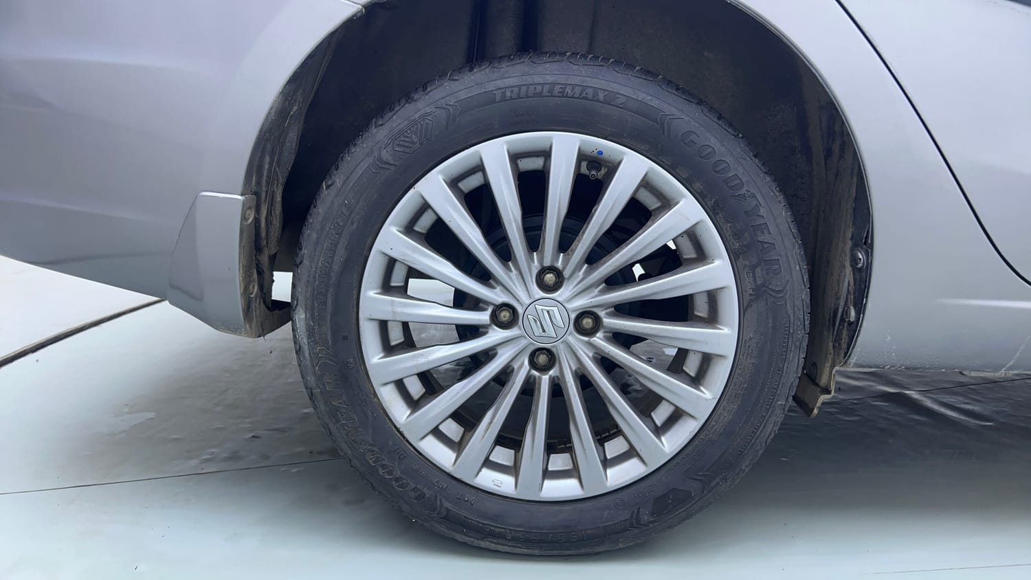 Used 2017 Maruti Suzuki Ciaz ZXI+ Petrol Manual tyres RIGHT REAR TYRE RIM VIEW