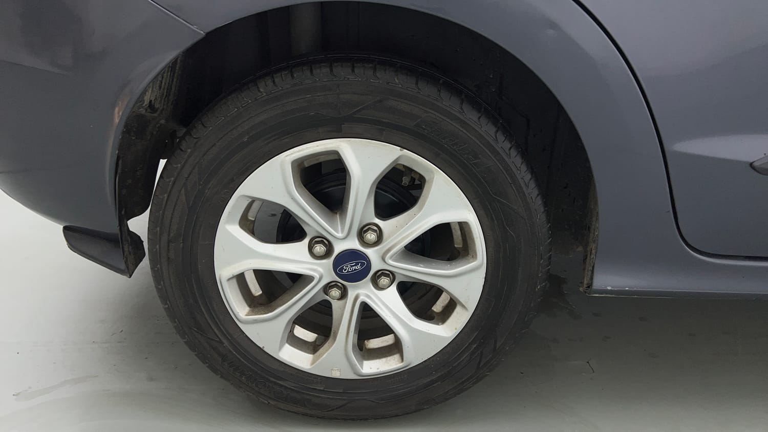 Used 2018 Ford Figo Aspire Titanium 1.2 Ti-VCT Petrol Manual tyres RIGHT REAR TYRE RIM VIEW