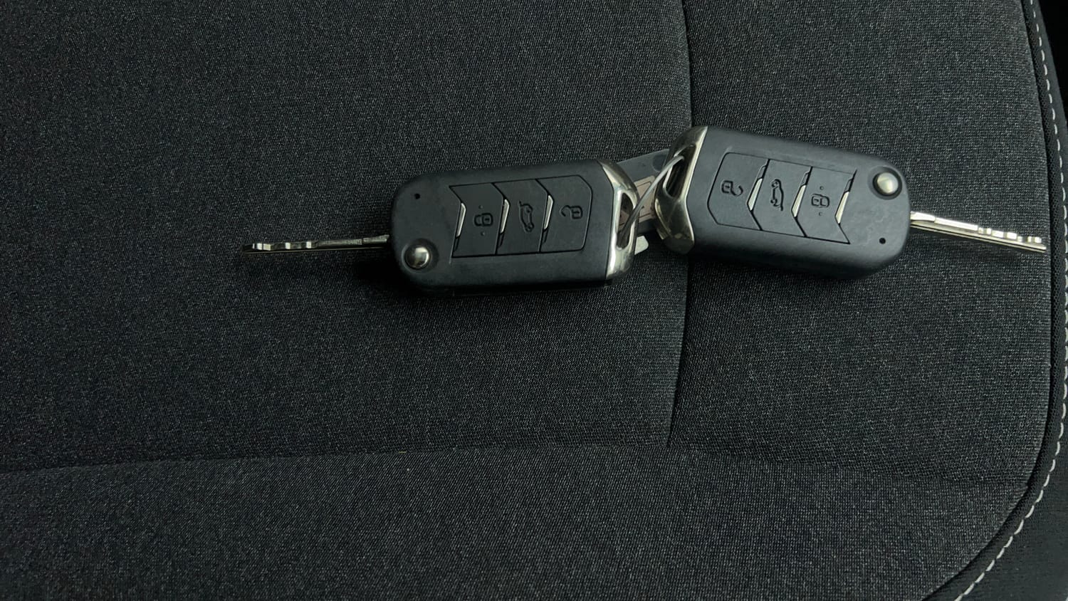 Used 2025 Mahindra XUV 3XO AX5 1.2 Petrol Petrol Manual extra CAR KEY VIEW