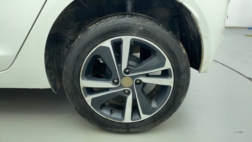 Used 2022 Tata Altroz XZA Petrol Petrol Automatic tyres LEFT REAR TYRE RIM VIEW