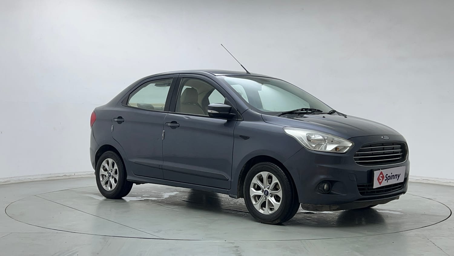 Used 2018 Ford Figo Aspire Titanium 1.2 Ti-VCT Petrol Manual exterior RIGHT FRONT CORNER VIEW