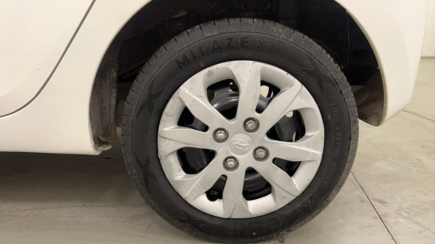 Used 2019 Hyundai Eon Magna + Petrol Manual tyres LEFT REAR TYRE RIM VIEW