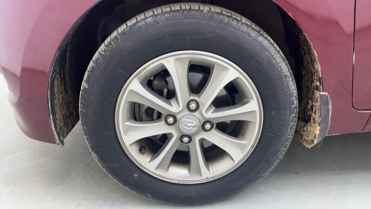 Used 2017 Hyundai Grand i10 Asta 1.1 CRDi Diesel Manual tyres LEFT FRONT TYRE RIM VIEW