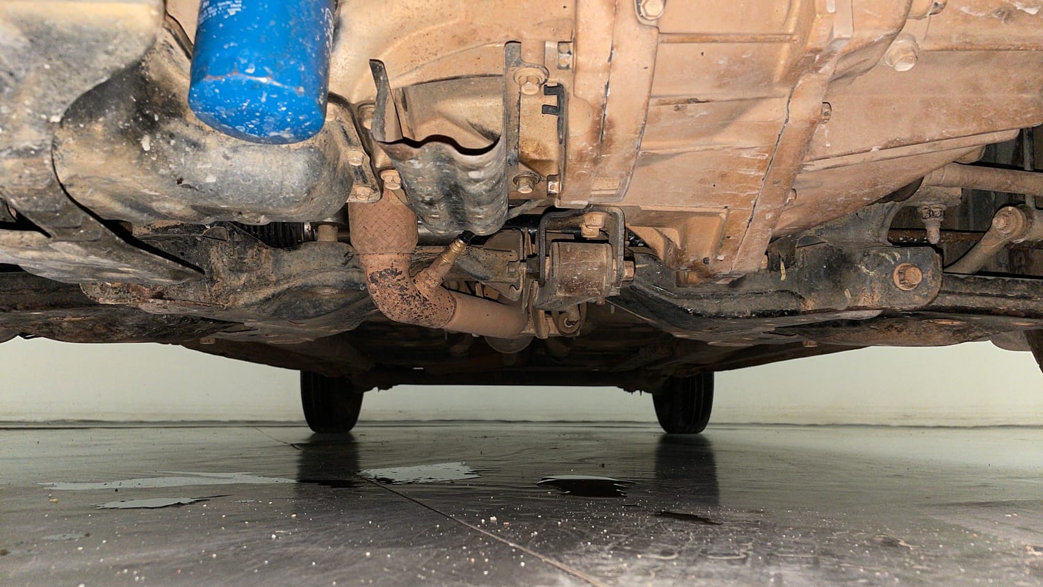 Used 2013 Hyundai i10 Magna 1.2 Kappa2 Petrol Manual extra FRONT LEFT UNDERBODY VIEW