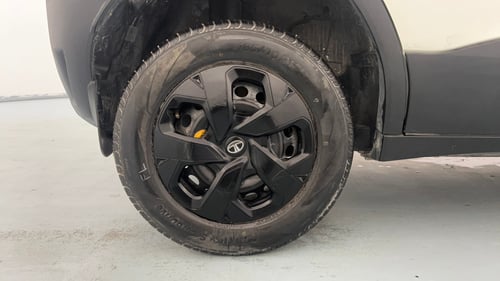 Used 2023 Tata Punch Adventure Rhythm Pack MT Petrol Manual tyres RIGHT REAR TYRE RIM VIEW