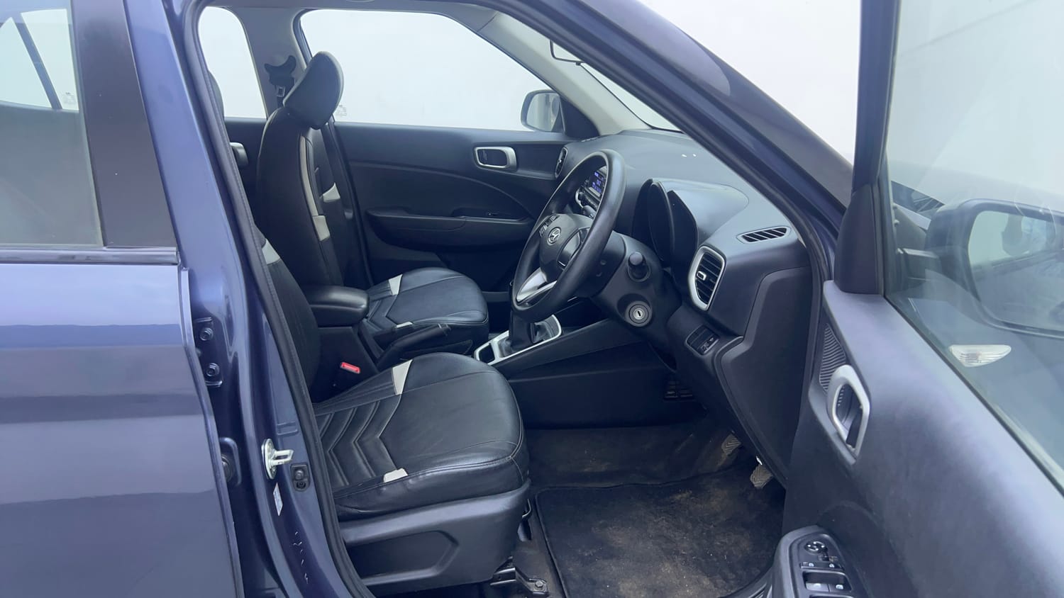 Used 2019 Hyundai Venue S 1.2 Petrol Petrol Manual interior RIGHT SIDE FRONT DOOR CABIN VIEW