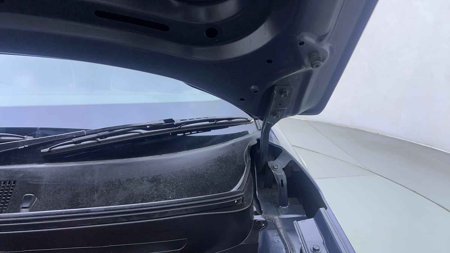 Used 2019 Hyundai Venue S 1.2 Petrol Petrol Manual engine ENGINE LEFT SIDE HINGE & APRON VIEW