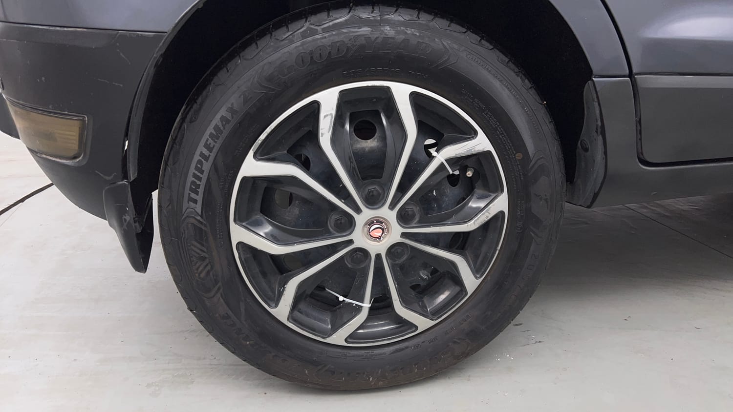 Used 2016 Ford EcoSport Trend 1.5L Ti-VCT Petrol Manual tyres RIGHT REAR TYRE RIM VIEW