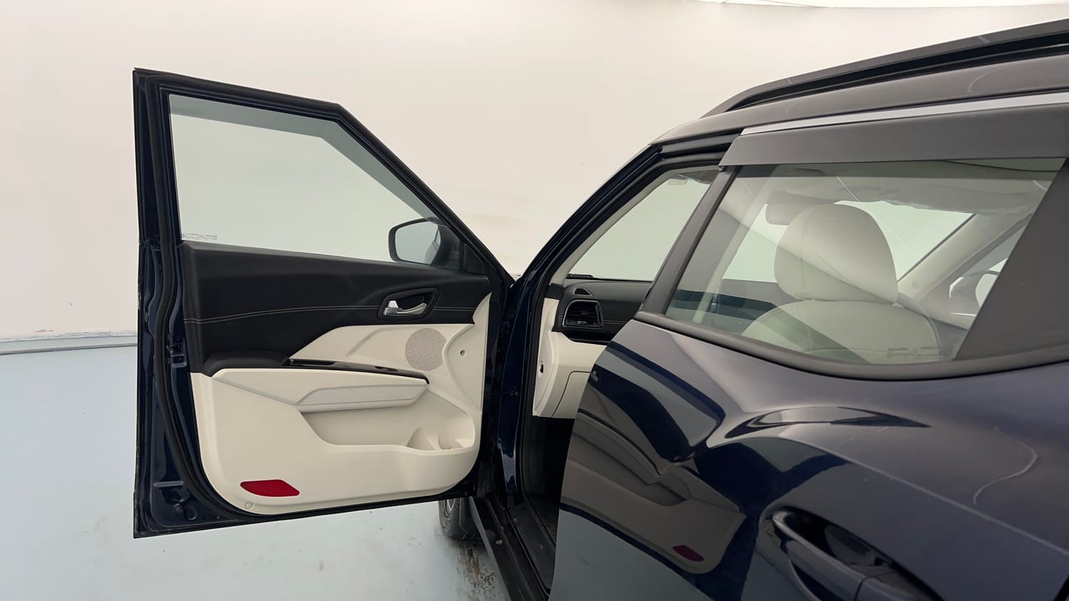 Used 2025 Mahindra XUV 3XO AX7 1.2 Petrol AT Petrol Automatic interior LEFT FRONT DOOR OPEN VIEW