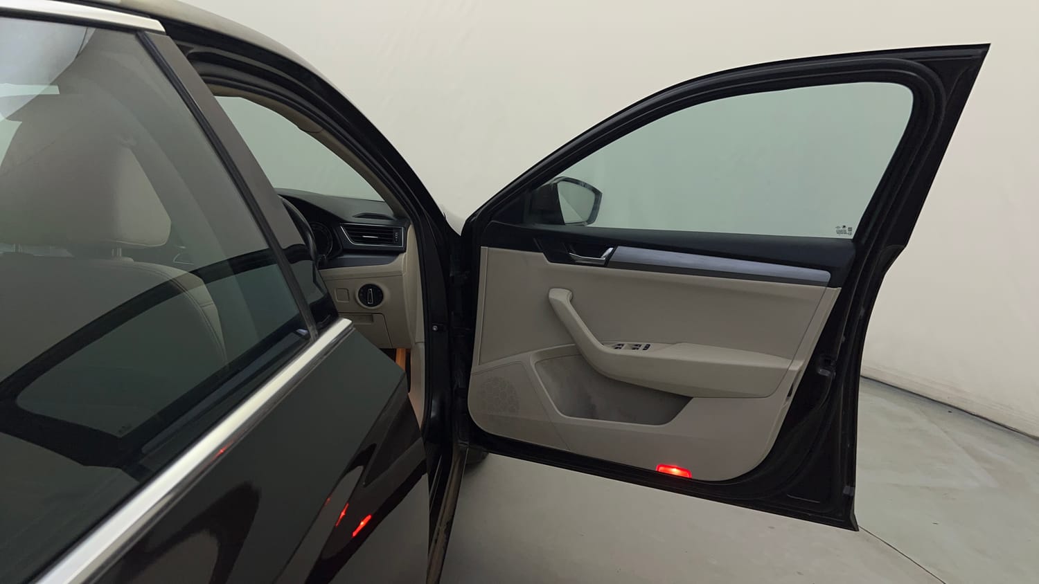 Used 2018 Skoda Superb Style TSI AT Petrol Automatic interior RIGHT FRONT DOOR OPEN VIEW