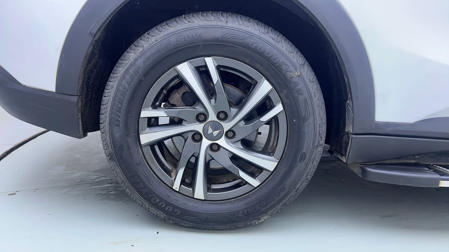 Used 2022 Mahindra XUV700 AX 5 Petrol MT 7 STR Petrol Manual tyres RIGHT REAR TYRE RIM VIEW