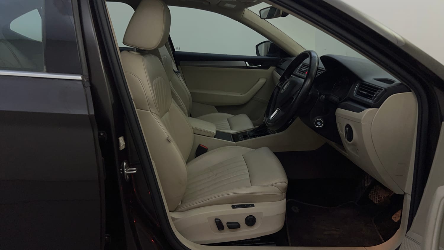 Used 2018 Skoda Superb Style TSI AT Petrol Automatic interior RIGHT SIDE FRONT DOOR CABIN VIEW