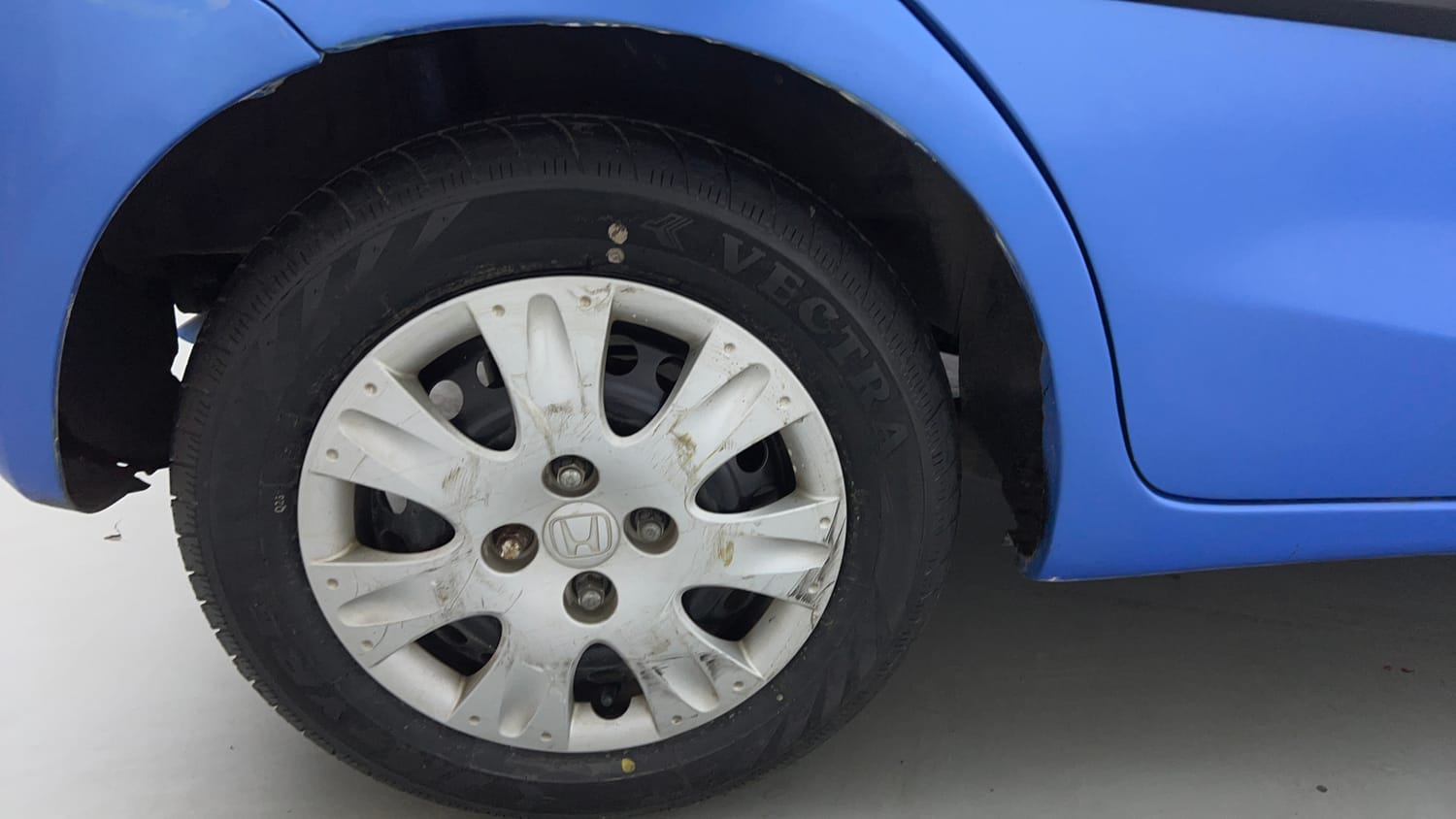 Used 2013 Honda Brio S MT Petrol Manual tyres RIGHT REAR TYRE RIM VIEW