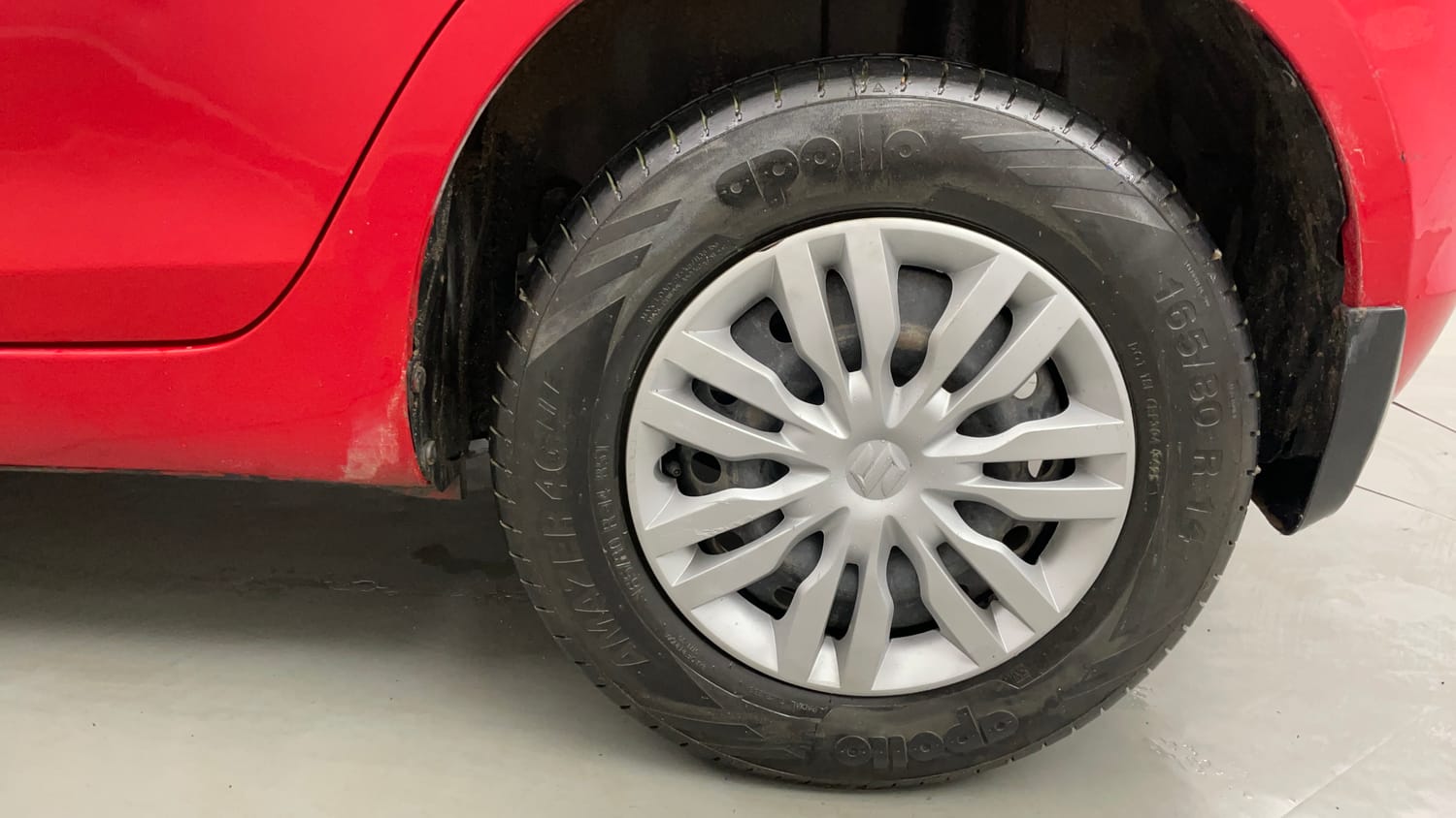 Used 2015 Maruti Suzuki Swift VXi Petrol Manual tyres LEFT REAR TYRE RIM VIEW