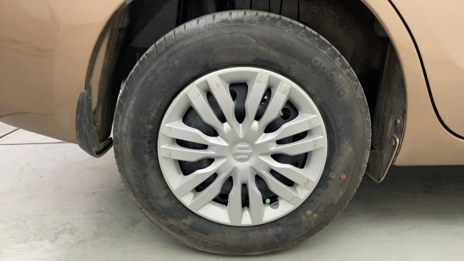 Used 2018 Maruti Suzuki Dzire VXi AMT Petrol Automatic tyres RIGHT REAR TYRE RIM VIEW