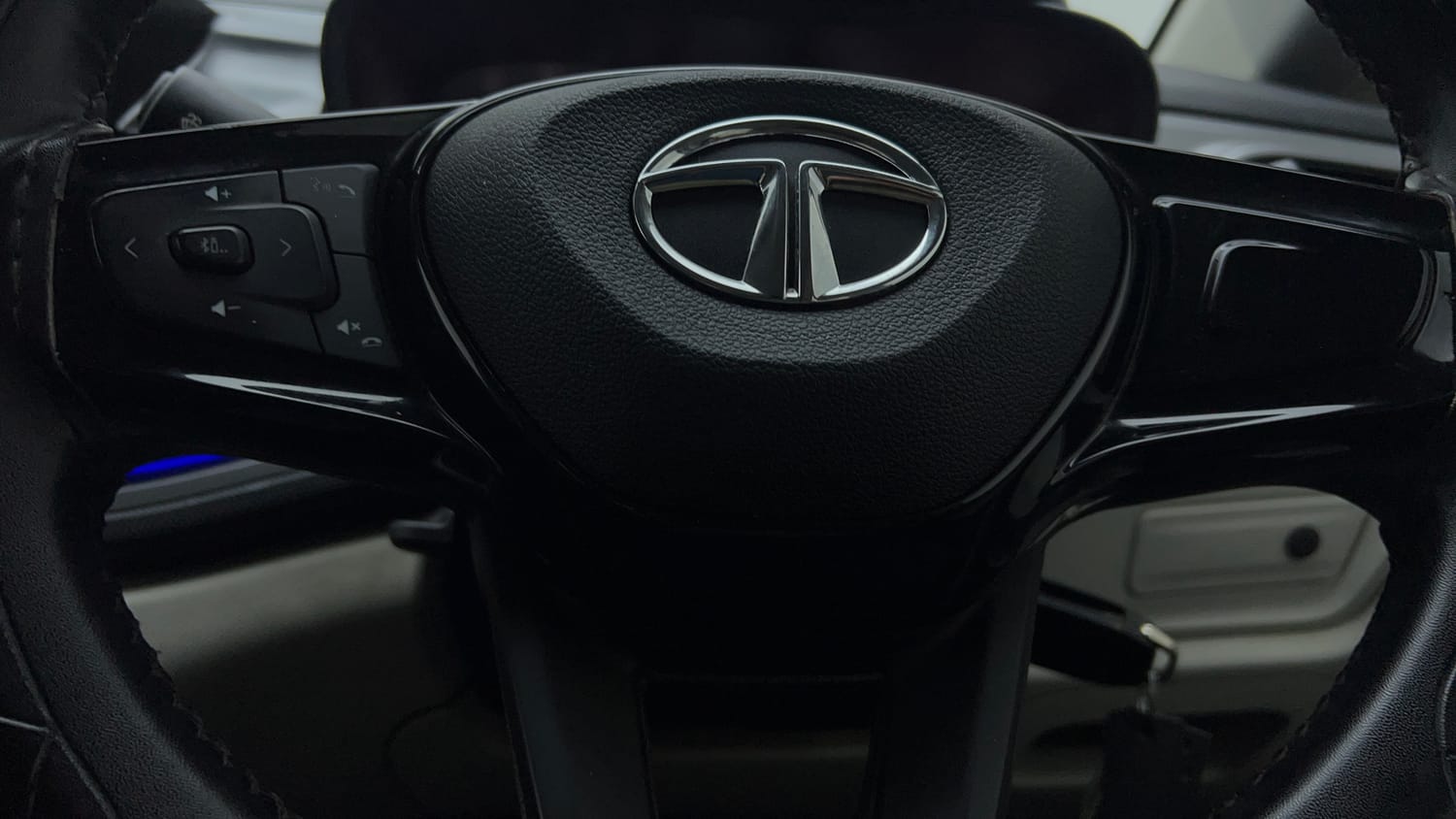 Used 2022 Tata Altroz XE Petrol Petrol Manual top_features Airbags